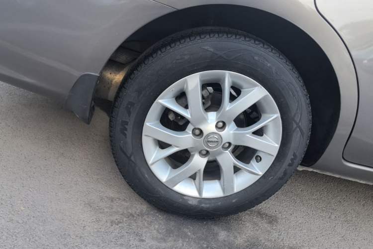 Used Nissan Sunny 2014 1.5XL Manual Deluxe Edition Right Rear Wheel Hub