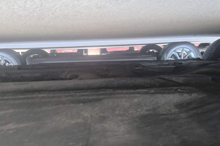 Used Nissan Sunny 2014 1.5XL Manual Deluxe Edition Right Side Sill
