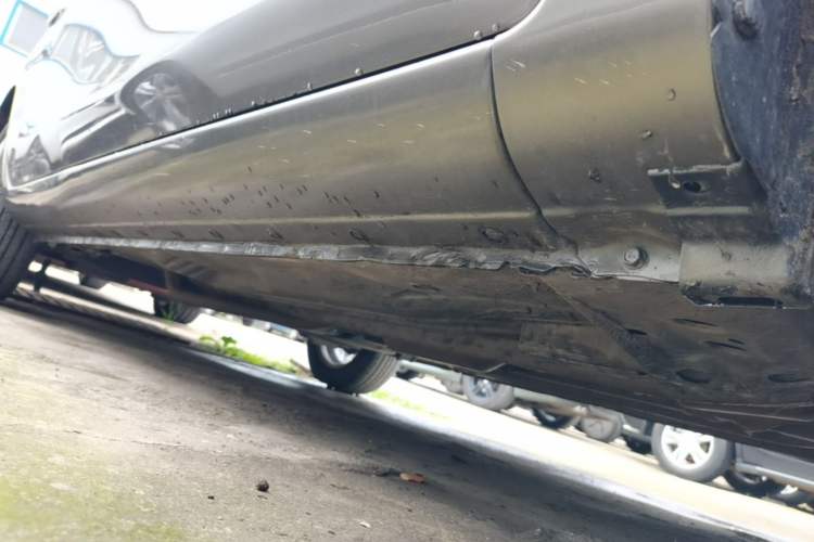 Used Nissan Sunny 2014 1.5XL Manual Deluxe Edition Right Side Sill