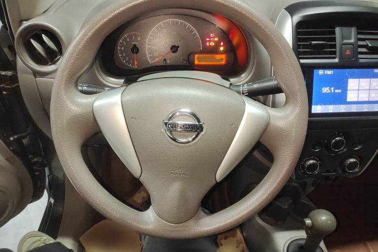 Used Nissan Sunny 2014 1.5XE CVT Elite Edition Steering Wheel