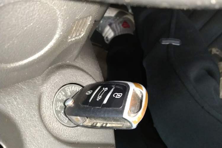 Used Nissan Sunny 2014 1.5XE Manual Elite Edition Vehicle Key