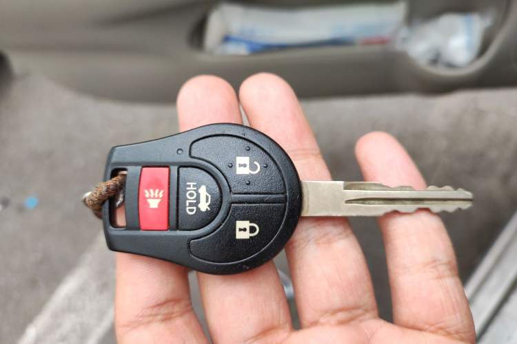 Used Nissan Sunny 2014 1.5XE Manual Comfort Edition Vehicle Key