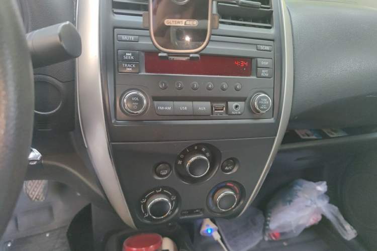 Used Nissan Sunny 2015 1.5XE Manual Elite Edition Audio And AC Panel