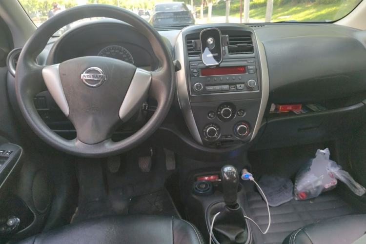 Used Nissan Sunny 2015 1.5XE Manual Elite Edition Center Console