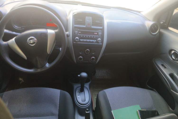 Used Nissan Sunny 2015 1.5XE CVT Comfort Edition Center Console