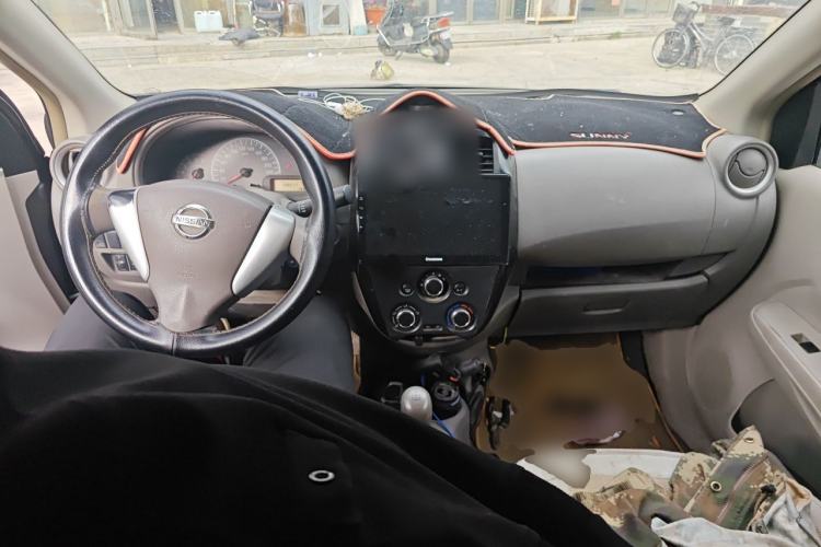 Used Nissan Sunny 2015 1.5XE Manual Comfort Edition Center Console