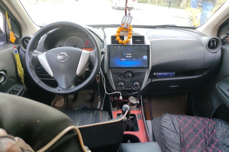 Used Nissan Sunny 2015 1.5XE Manual Comfort Edition Center Console