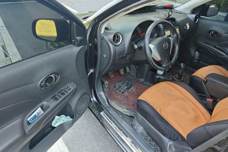 Used Nissan Sunny 2015 1.5XE Manual Comfort Edition Driver Seat