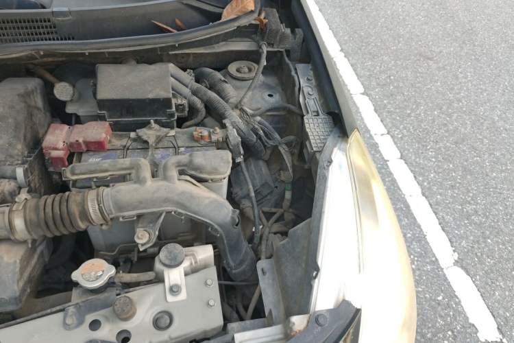 Used Nissan Sunny 2015 1.5XE Manual Elite Edition Engine Bay Left