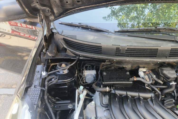 Used Nissan Sunny 2015 1.5XE CVT Comfort Edition Engine Bay Right