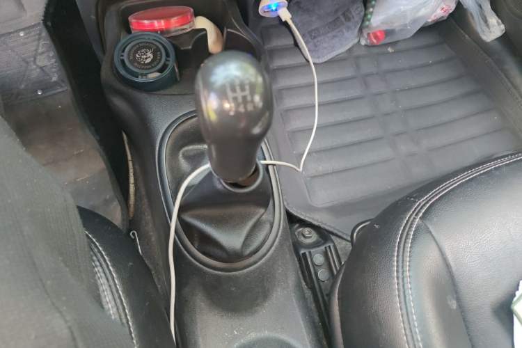 Used Nissan Sunny 2015 1.5XE Manual Elite Edition Gear Lever