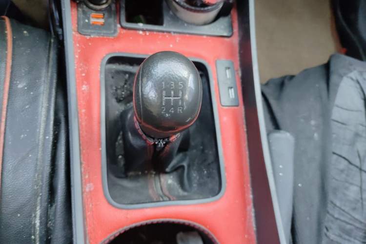 Used Nissan Sunny 2015 1.5XE Manual Comfort Edition Gear Lever