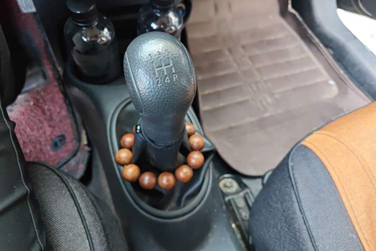 Used Nissan Sunny 2015 1.5XE Manual Comfort Edition Gear Lever