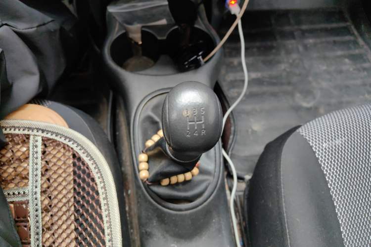Used Nissan Sunny 2015 1.5XE Manual Comfort Edition Gear Lever