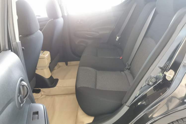 Used Nissan Sunny 2015 1.5XE Manual Master Edition Interior 1