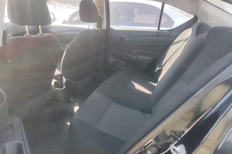 Used Nissan Sunny 2015 1.5XE Manual Comfort Edition Interior 1