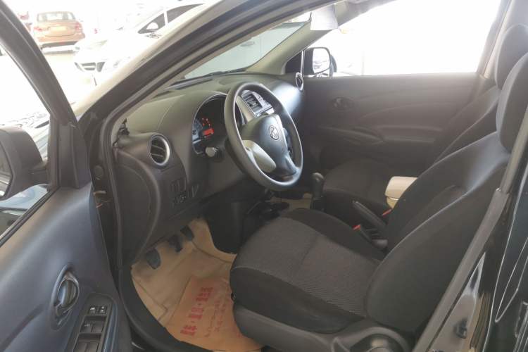 Used Nissan Sunny 2015 1.5XE Manual Master Edition Interior 2