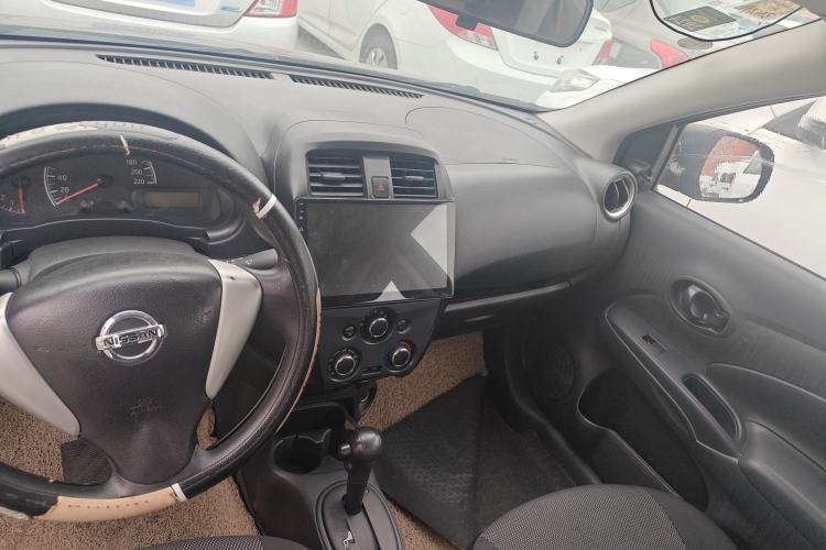 Used Nissan Sunny 2015 1.5XE CVT Comfort Edition Interior 3