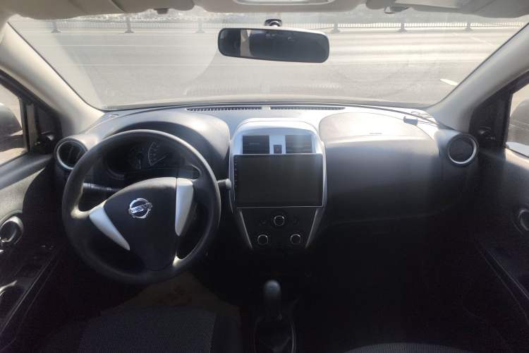 Used Nissan Sunny 2015 1.5XE Manual Comfort Edition Interior 3