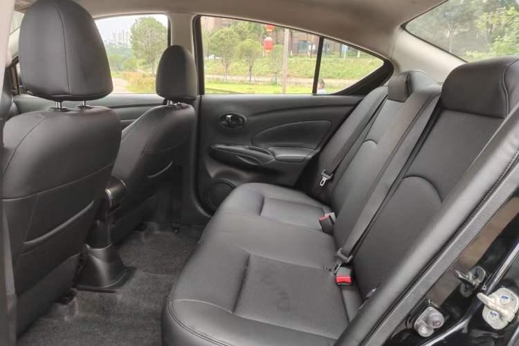 Used Nissan Sunny 2015 1.5XE CVT Comfort Edition Interior 3