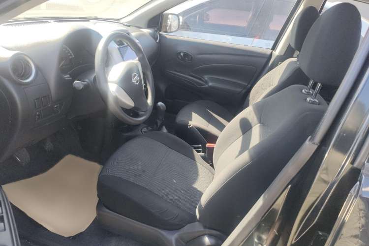 Used Nissan Sunny 2015 1.5XE Manual Comfort Edition Interior 4