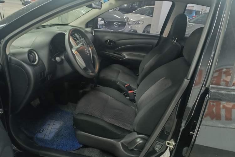 Used Nissan Sunny 2015 1.5XE CVT Comfort Edition Interior 5