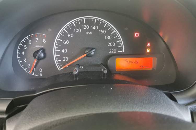 Used Nissan Sunny 2015 1.5XE Manual Master Edition Odometer Close Up