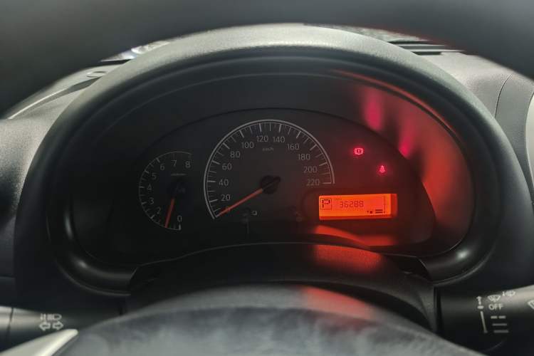 Used Nissan Sunny 2015 1.5XE CVT Comfort Edition Odometer Close Up
