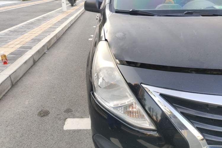 Used Nissan Sunny 2015 1.5XE Manual Comfort Edition Right Front Headlight