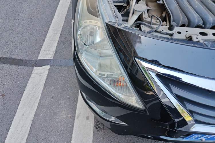 Used Nissan Sunny 2015 1.5XE Manual Comfort Edition Right Front Headlight
