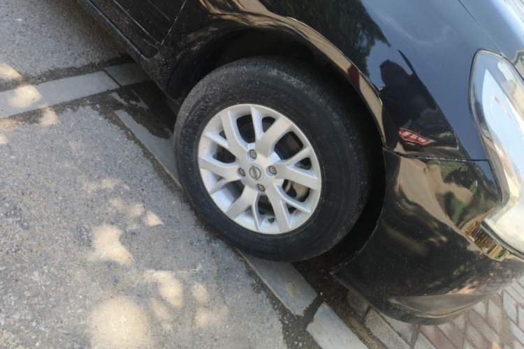 Used Nissan Sunny 2015 1.5XE CVT Comfort Edition Right Front Wheel Hub