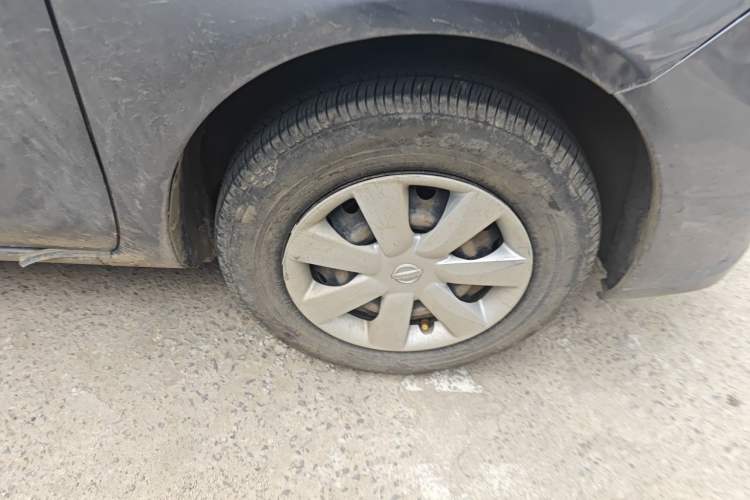Used Nissan Sunny 2015 1.5XE Manual Comfort Edition Right Front Wheel Hub