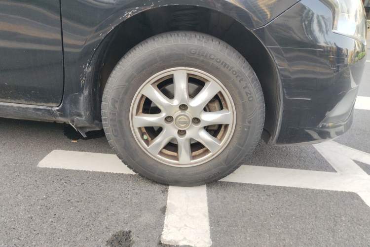 Used Nissan Sunny 2015 1.5XE Manual Comfort Edition Right Front Wheel Hub
