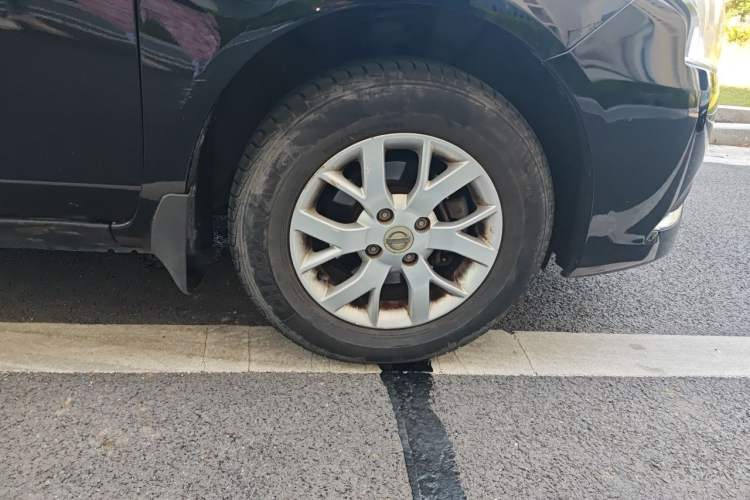 Used Nissan Sunny 2015 1.5XE Manual Comfort Edition Right Front Wheel Hub