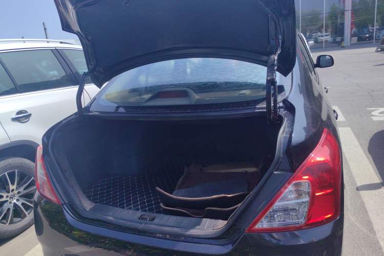 Used Nissan Sunny 2015 1.5XE Manual Comfort Edition Trunk