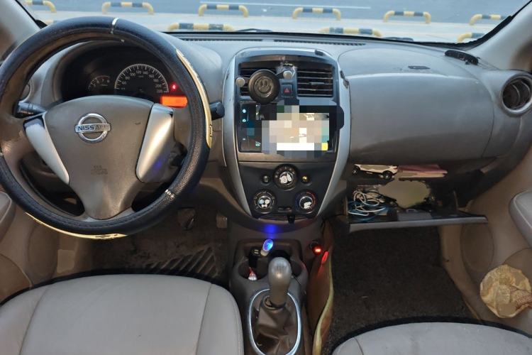 Used Nissan Sunny 2015 1.5XE Manual Comfort Edition Center Console