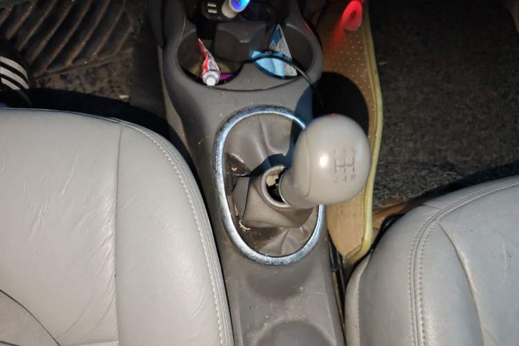 Used Nissan Sunny 2015 1.5XE Manual Comfort Edition Gear Lever