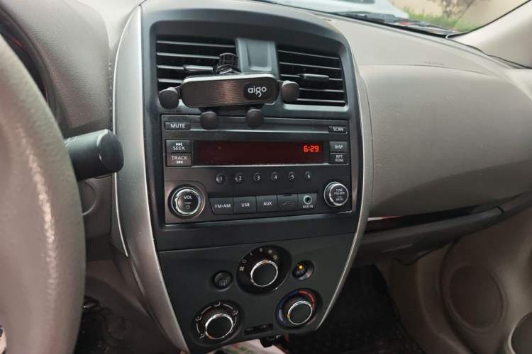Used Nissan Sunny 2015 1.5XE CVT Elite Edition Audio And AC Panel