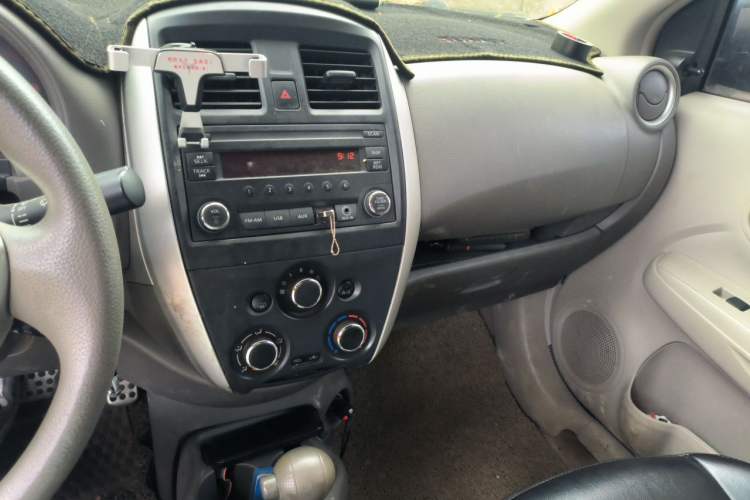 Used Nissan Sunny 2015 1.5XE CVT Comfort Edition Audio And AC Panel