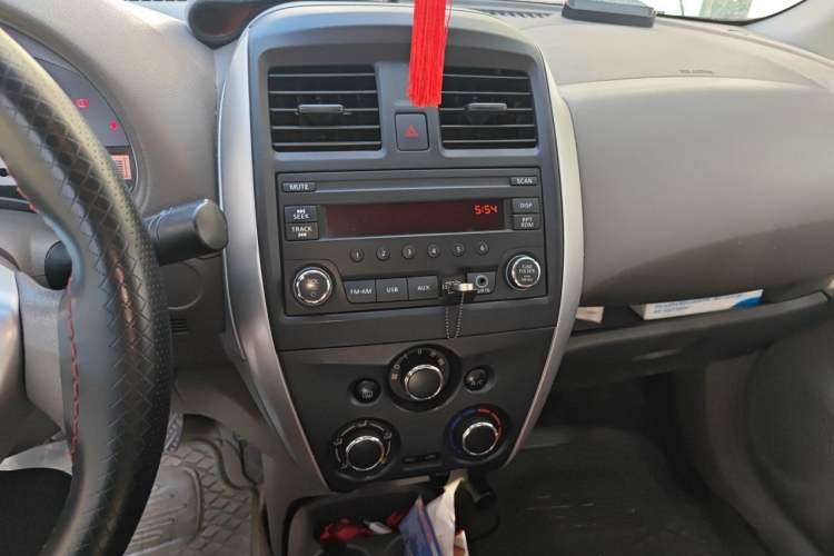 Used Nissan Sunny 2015 1.5XE CVT Comfort Edition Audio And AC Panel