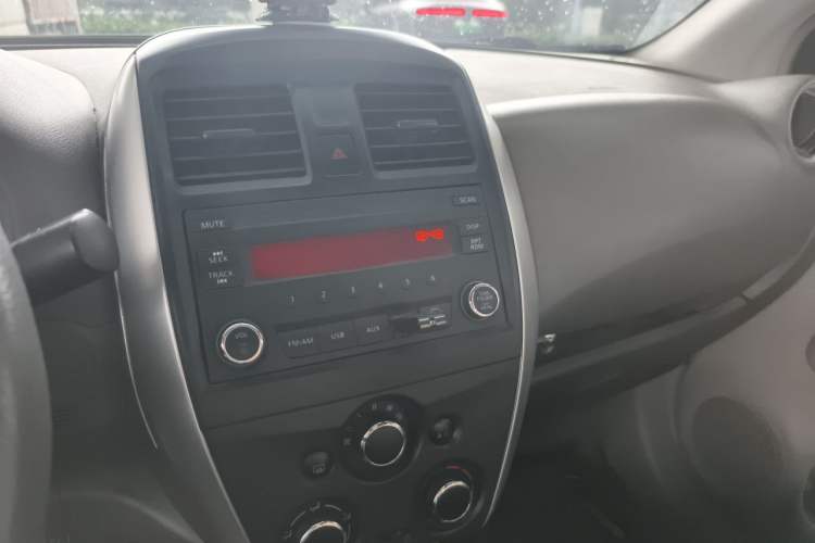 Used Nissan Sunny 2015 1.5XE CVT Comfort Edition Audio And AC Panel