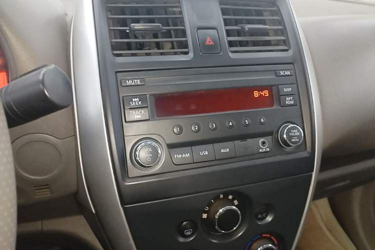 Used Nissan Sunny 2015 1.5XE CVT Comfort Edition Audio And AC Panel