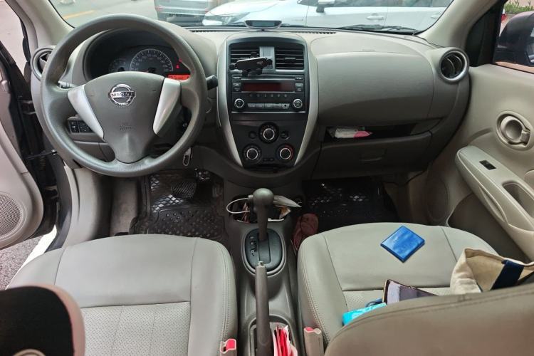 Used Nissan Sunny 2015 1.5XE CVT Elite Edition Center Console