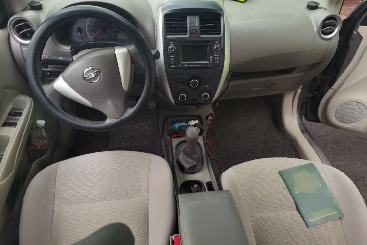 Used Nissan Sunny 2015 1.5XE Manual Comfort Edition Center Console