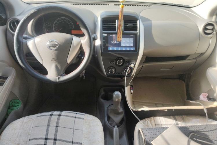 Used Nissan Sunny 2015 1.5XE Manual Elite Edition Center Console