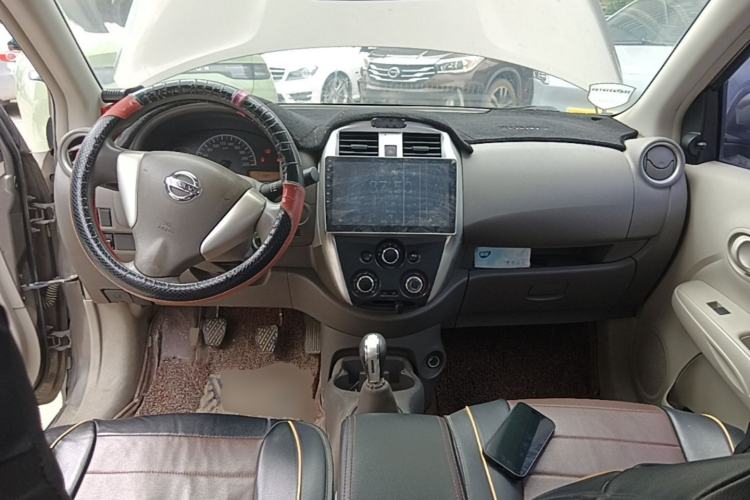 Used Nissan Sunny 2015 1.5XE Manual Comfort Edition Center Console