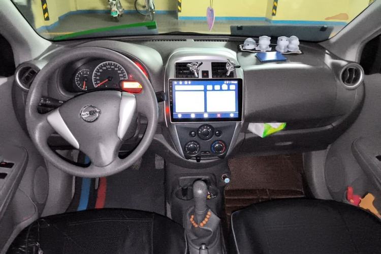 Used Nissan Sunny 2015 1.5XE Manual Master Edition Center Console