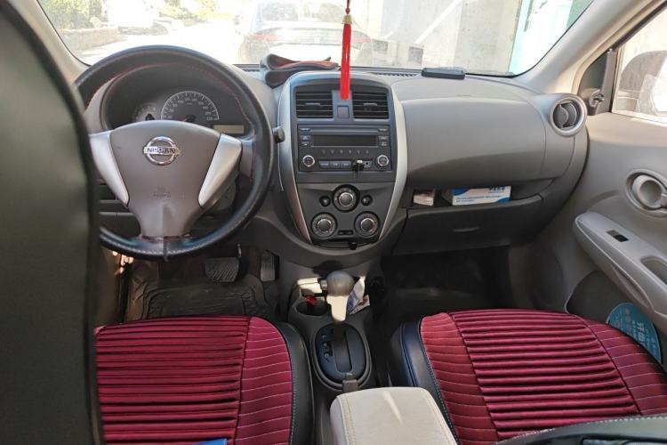 Used Nissan Sunny 2015 1.5XE CVT Comfort Edition Center Console