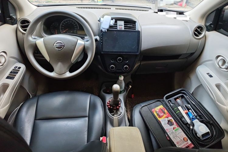 Used Nissan Sunny 2015 1.5XE Manual Comfort Edition Center Console