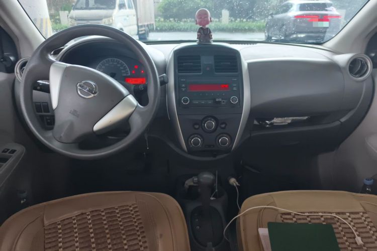 Used Nissan Sunny 2015 1.5XE CVT Comfort Edition Center Console